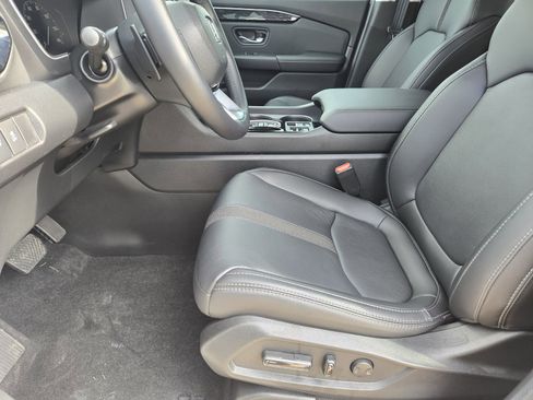 Used 2025 Honda Pilot EX-L image 16