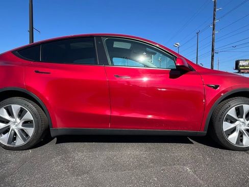 Used 2021 Tesla Model Y Long Range image 9