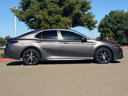 Used 2021 Toyota Camry SE w/ Cold Weather Package FWD image 3