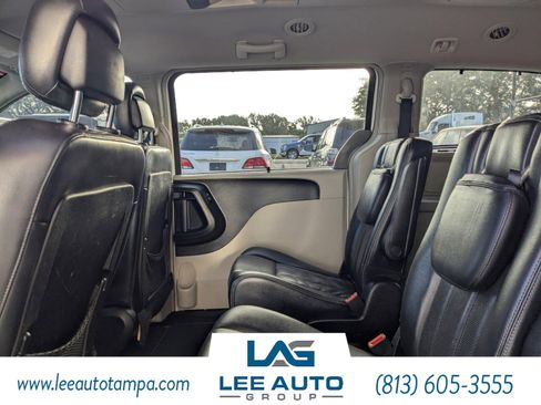 Used 2013 Chrysler Town & Country Touring-L image 13