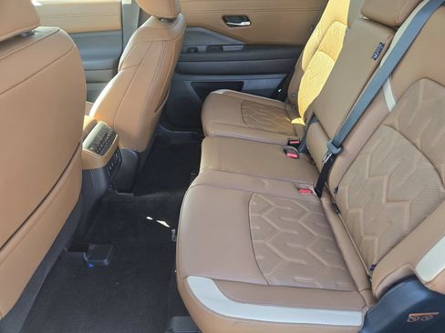 New 2026 Nissan Pathfinder Platinum w/ Accent Package AWD/4WD image 9