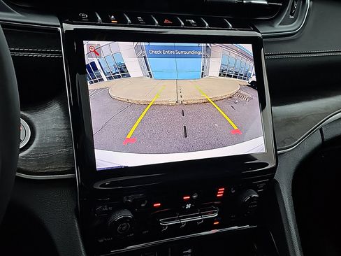 Used 2023 Jeep Grand Cherokee Limited image 20