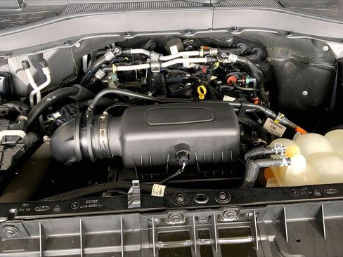 Used 2022 Ford Explorer XLT w/ Equipment Group 202A image 9