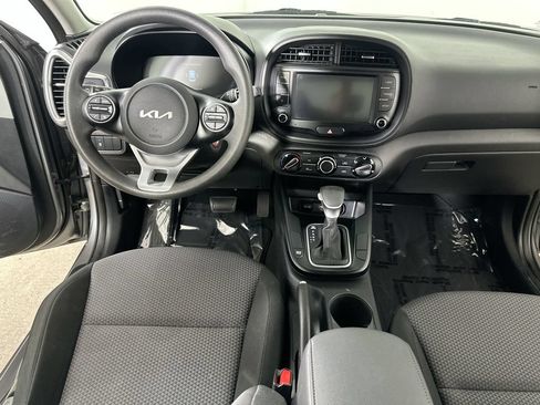 Used 2023 Kia Soul LX w/ Option Group 015 FWD image 17