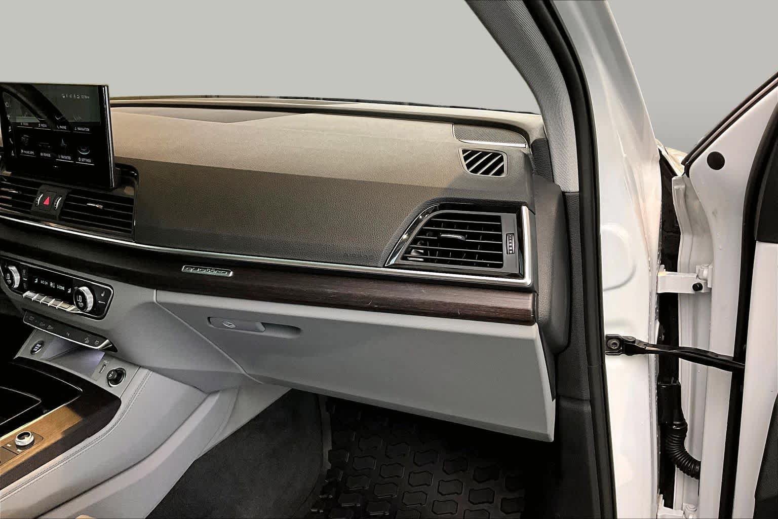 Certified 2024 Audi Q5 2.0T Premium Plus w/ Premium Plus Package AWD/4WD image 18