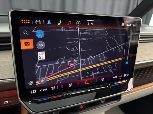 Used 2025 Volkswagen ID. Buzz 1st Edition image 26