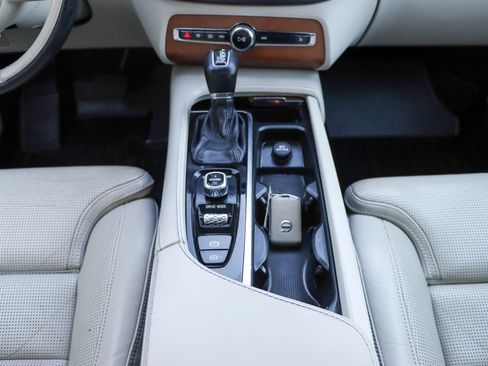 Used 2016 Volvo XC90 T6 Inscription w/ Vision Package image 31