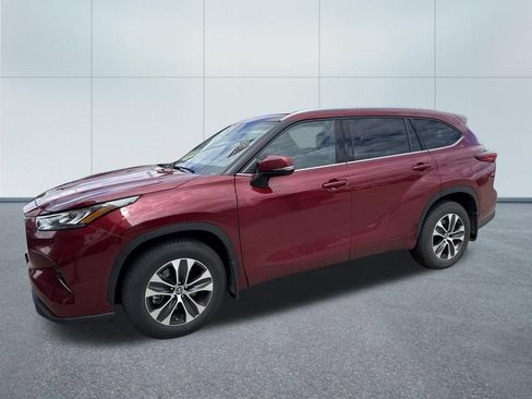 Used 2020 Toyota Highlander XLE AWD/4WD image 5