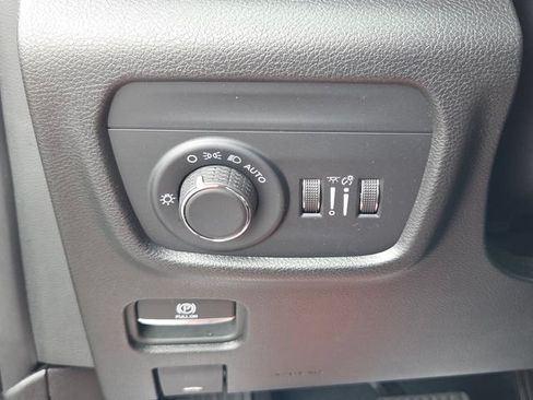 Used 2025 Jeep Grand Cherokee L Altitude RWD image 28