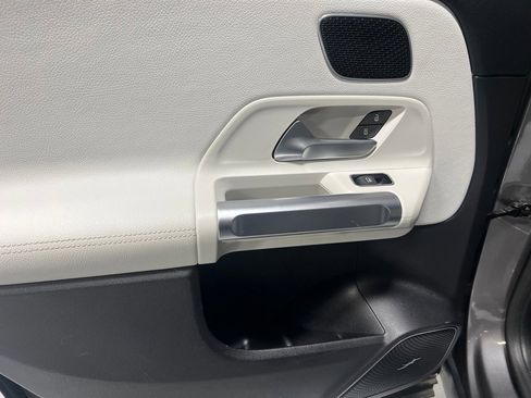 Used 2021 Mercedes-Benz GLB 250 4MATIC image 24