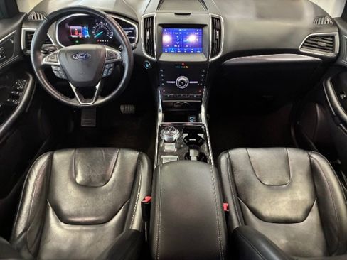 Used 2020 Ford Edge Titanium image 3