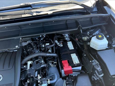Used 2024 Toyota Highlander XLE AWD/4WD image 33