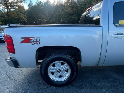 Used 2010 Chevrolet Silverado 1500 LTZ w/ Z71 Appearance Package image 9
