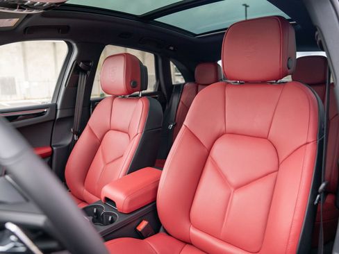 New 2026 Porsche Macan AWD/4WD image 5