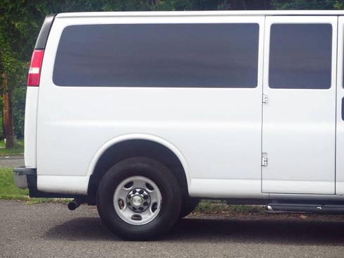 Used 2016 Chevrolet Express 3500 LT w/ LT Preferred Equipment Group RWD image 23