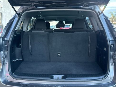 Used 2018 Toyota Highlander LE w/ Carpet Mat Package (TMS) FWD image 6