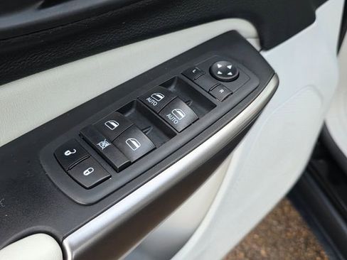 Used 2020 Jeep Cherokee Limited w/ Technology Group image 23