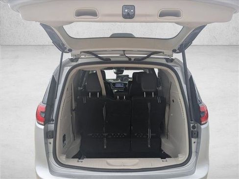Used 2024 Chrysler Pacifica Limited FWD image 7