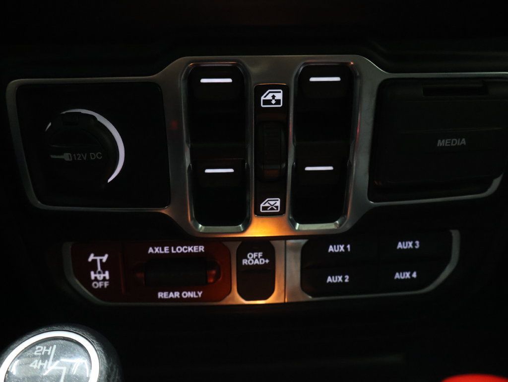 Used 2023 Jeep Gladiator Mojave w/ Cold Weather Group AWD/4WD image 28