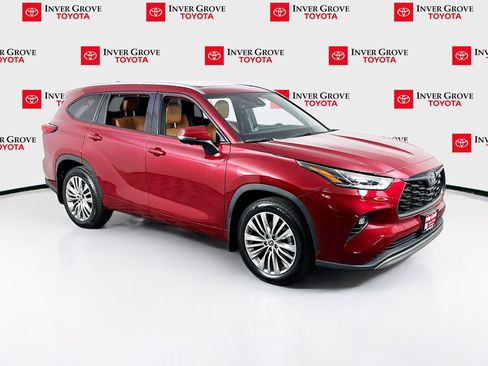 Used 2023 Toyota Highlander Platinum AWD/4WD image 3