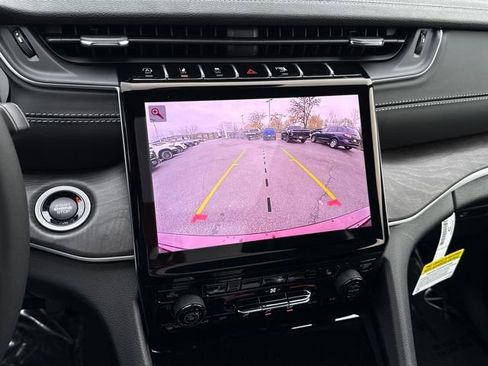 New 2025 Jeep Grand Cherokee Limited w/ Black Appearance Package image 29