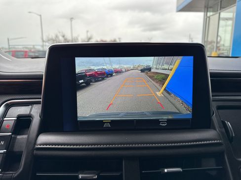 Used 2023 Chevrolet Suburban Premier image 27