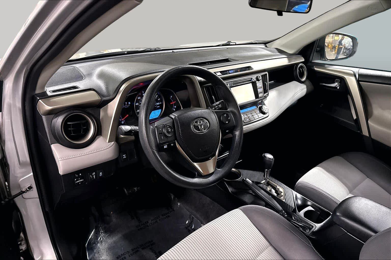 Used 2015 Toyota RAV4 XLE AWD/4WD image 18