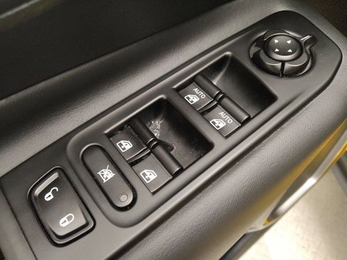 Used 2023 Jeep Renegade Latitude w/ Sun & Fun Group image 27