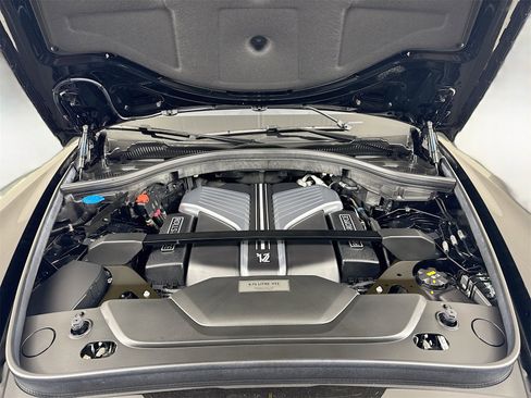 Certified 2022 Rolls-Royce Cullinan Black Badge w/ Dark Exterior Package image 31