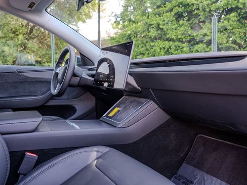 Used 2026 Tesla Model Y AWD image 21