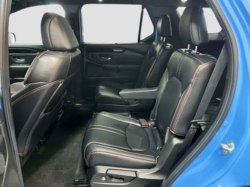 Used 2025 Honda Pilot TrailSport image 24