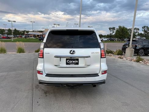Used 2023 Lexus GX 460 Premium w/ Accessory Package AWD/4WD image 8