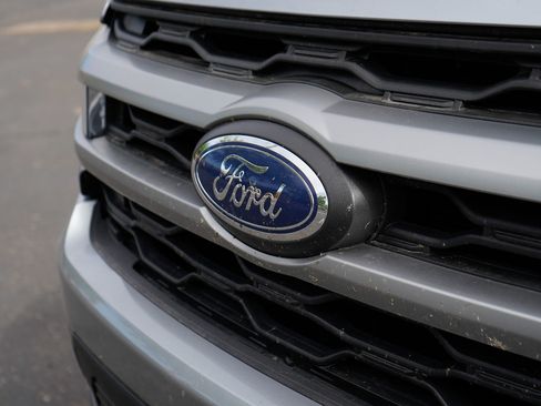 Used 2024 Ford Expedition XLT AWD/4WD image 3