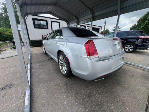 Used 2020 Chrysler 300 Touring L w/ Quick Order Package 2EF RWD image 3