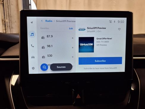 Used 2025 Toyota Corolla SE w/ SE Premium Package image 13