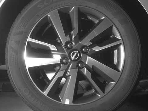 Used 2025 Nissan Versa SV image 15