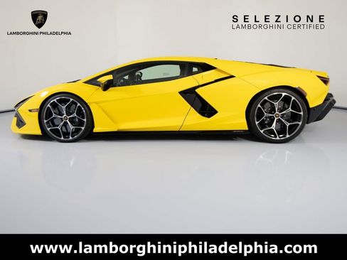Used 2024 Lamborghini Revuelto image 8