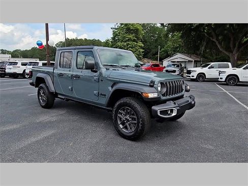 New 2025 Jeep Gladiator Sport image 16