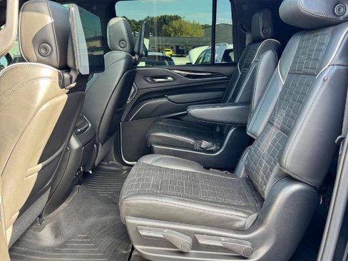 Used 2023 Cadillac Escalade ESV V AWD/4WD image 29