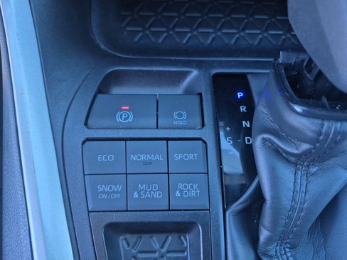 Used 2025 Toyota RAV4 XLE AWD/4WD image 30
