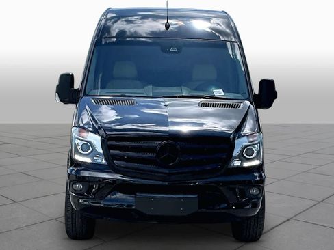 Used 2017 Mercedes-Benz Sprinter 3500 image 4