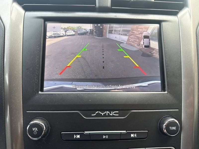 Used 2020 Ford Fusion SE FWD image 26