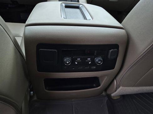 Certified 2018 GMC Yukon SLT w/ Open Road Package RWD image 17