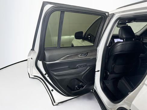 Used 2023 Jeep Grand Cherokee Limited w/ Black Appearance Package image 26