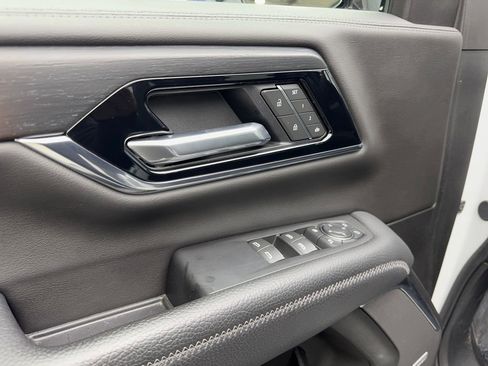 Used 2025 GMC Yukon Denali image 33