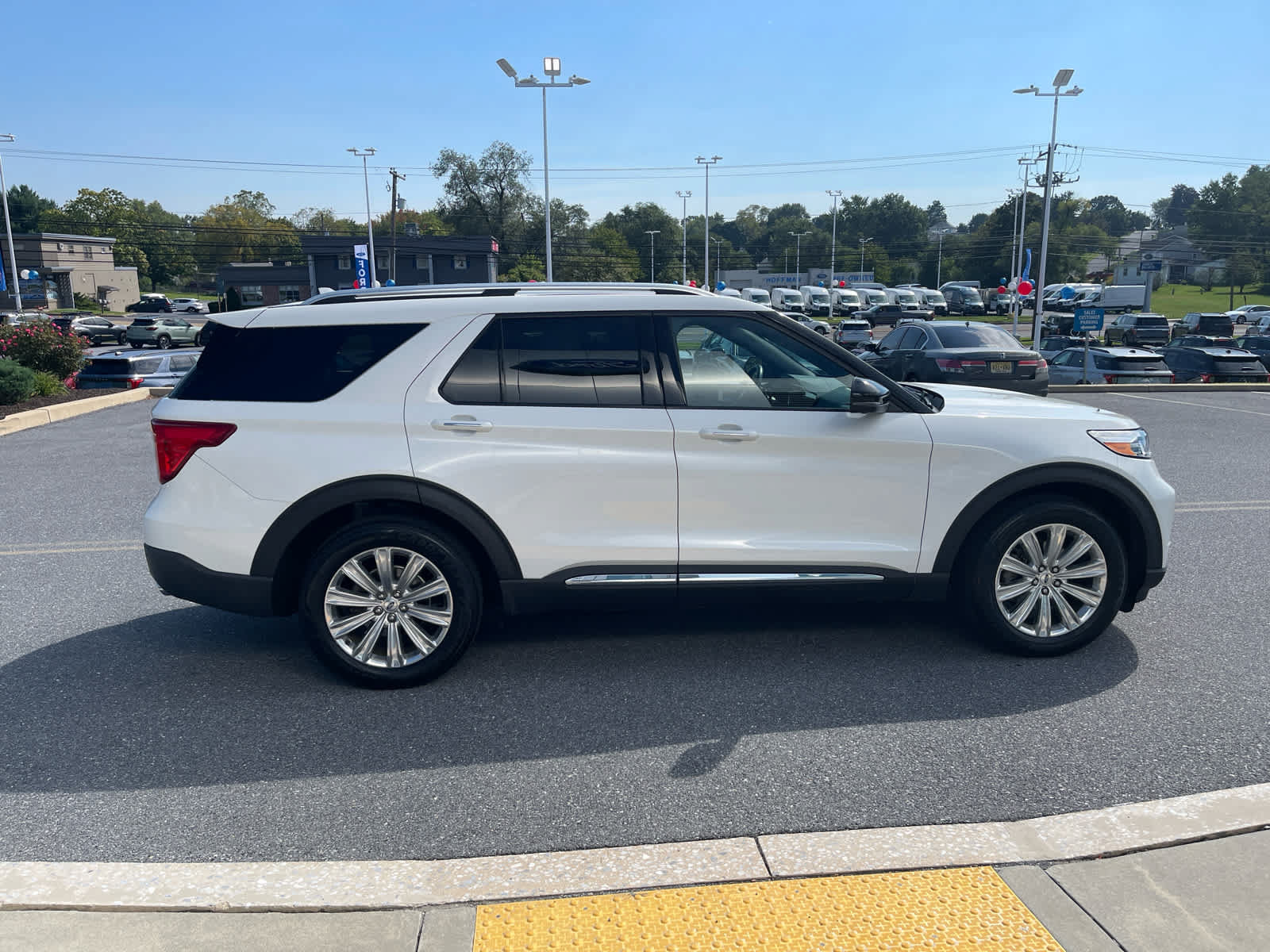 Used 2020 Ford Explorer Limited AWD/4WD image 6
