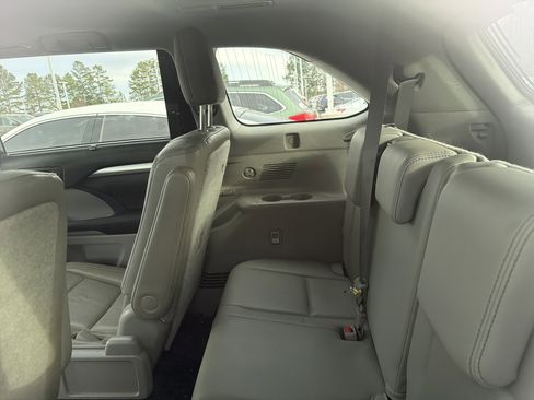 Used 2015 Toyota Highlander XLE image 20