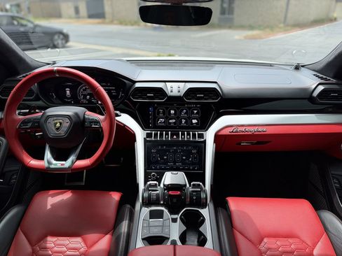 Used 2021 Lamborghini Urus AWD/4WD image 48