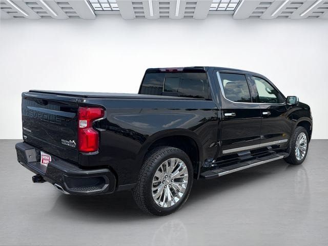 Used 2023 Chevrolet Silverado 1500 High Country w/ High Country Premium Package AWD/4WD image 4