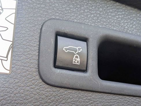 Certified 2024 Toyota Sienna XLE FWD image 10